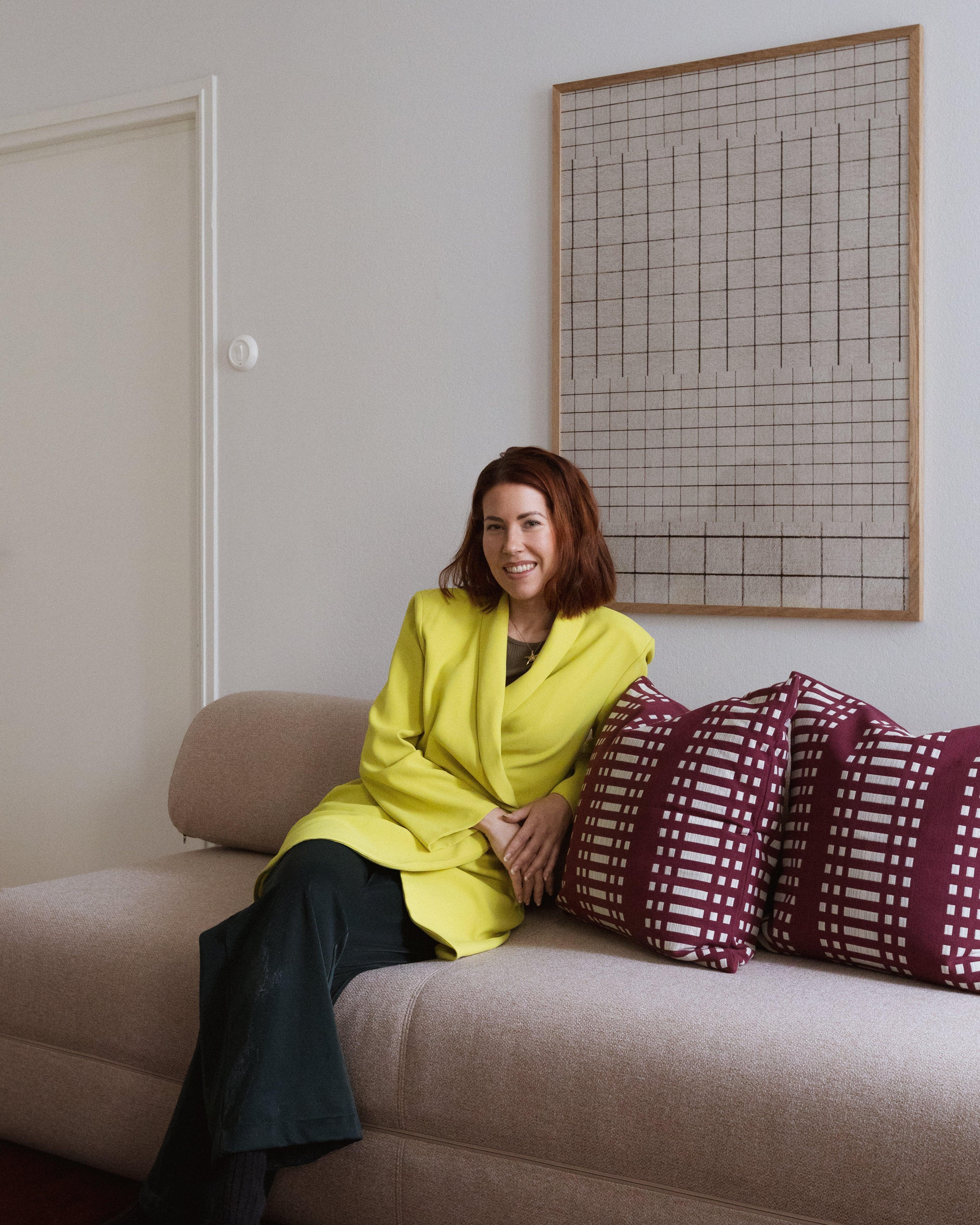 Friends & Furniture: From Skeptic to Superhost — Katja’s Journey with 20+ Airbnbs and One Dream Sofa Bed